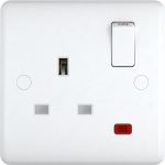 Hanlight ST4051 1-Gang Switched Socket, 13 A, Neon Indicator